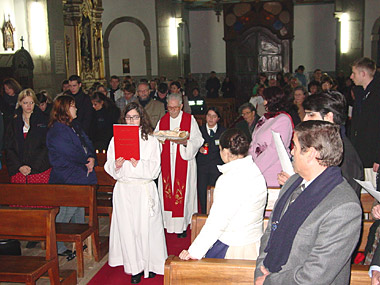 Father Barreiros carries in infant Jesus in the procession 