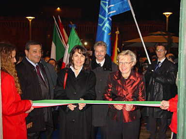 a solemn moment: the tricolour ribbon is about to be cut