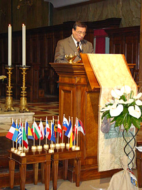 Alfonso Benvenuto, AEHT president and director of the IPSSARCT A.Panzini speaks to the congregation