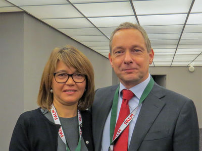 A la sortie de la salle, l’ancienne présidente et son successeur !