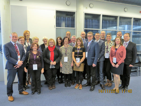 Les délégués et les membres du Praesidium sourient ! C’est bon signe.