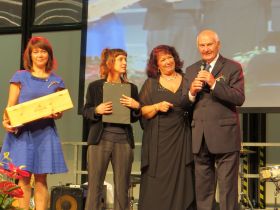 A gift to Ana Paula Pais of a magnum of Italian wine from Franco Lunelli, Honorary President of Cantine Ferrari