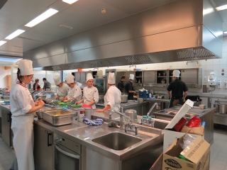 In the kitchen, here the team of Marseille