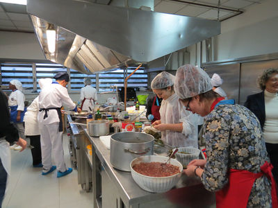 Ambiance détendue mais fiévreuse dans les cuisines ! 