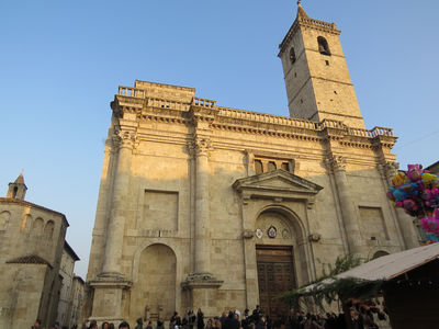 Piazza Aringo d’où partent les petits trains