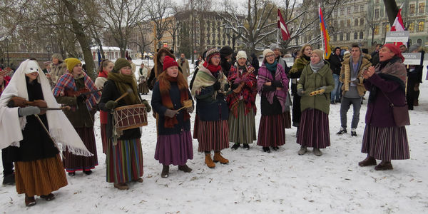 Le groupe folklorique local dans ses œuvres 