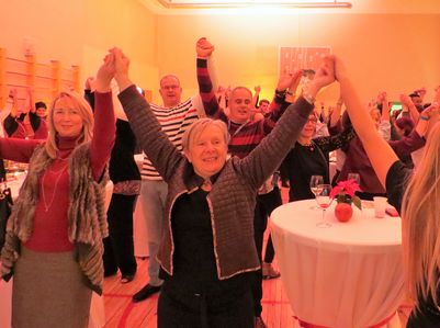 Une grande chaine d’amitié s’est formée avec au premier plan Mme. Christiane Keller fondatrice des Noëls d’Europe. 