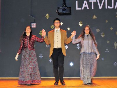 Italie – Cingoli – Sketch et danse