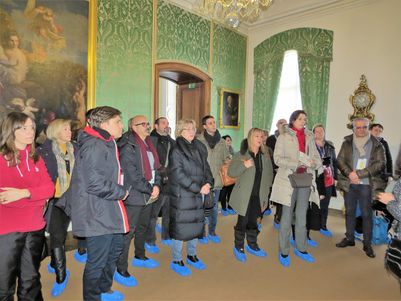 Explications dans l’une des salles du palais