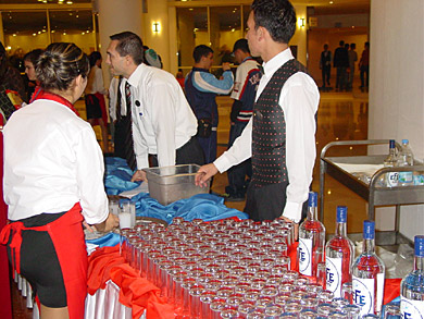 Le « raki « coule ą flots… Le « raki « coule ą flots…