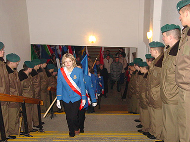 At the church entrance, the line of soldiers forming the passage for the standards and the participants.