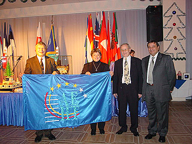 Le drapeau était ą Poznan. Il s’en va ą Kuressaare. Ce n’est qu’un au revoir! Le drapeau était ą Poznan. Il s’en va ą Kuressaare. Ce n’est qu’un au revoir!