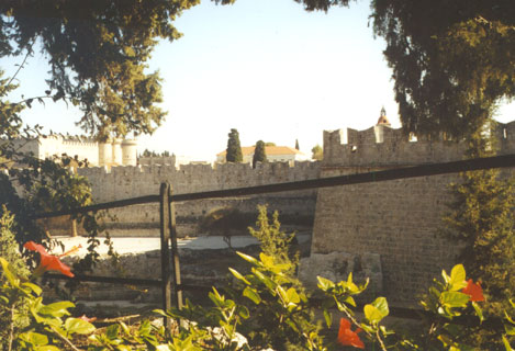 Vue sur les remparts de la forteresse de Rhodes