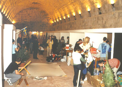 l’installation des stands occupe tout le monde...Une vraie ruche. 