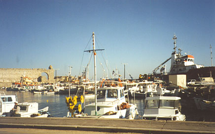 Vue sur une partie du port de Rhodes