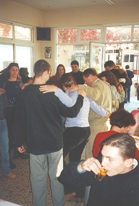 Un sirtaki improvisé dans le restaurant