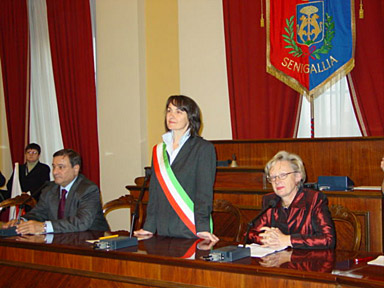 Flanked by Alfonso Benvenuto and Christiane Keller, Ms Luana Angeloni, senator and mayor.