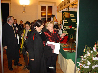 a guided tour of the stands. Senigallia’s senator mayor is glad of explanations given by Mrs Christmas!