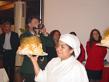 Les desserts sont présentés au pas de course sous les applaudissements !