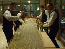l’apéritif attend les participants devant la salle des congrès 