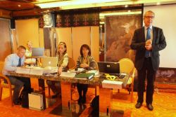 Début de l’assemblée générale. Klaus Enengl s’adresse à l’assistance