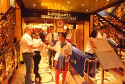 Cravate et carré de soie offerts pour les 25 ans de l’AEHT !