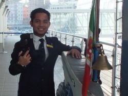 Ready for a photo? They start even before you are on board!