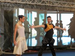 Danseurs et danseuses de la troupe « Una saga serbice » 