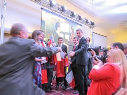 En pleine action lors de la remise des récompenses