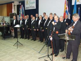 the ‘ECHO’ men’s choir from Poznan during the performance