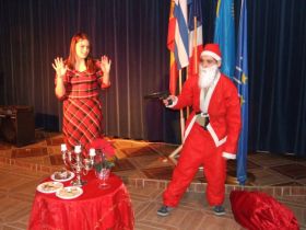 Albanie/Tirana – Sketch d’un hold- up du Père Noël