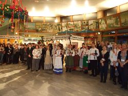 Les participants écoutent avec attention 