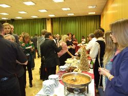 Le buffet est ouvert et personne ne s’en prive. C’est l’occasion des découvertes !