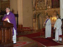 Dans l’église de Köbania 