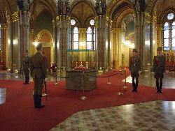 A 10h tapantes, relève de la Garde au Trésor 