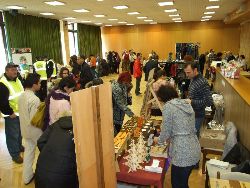 Des artisans exposent