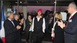 Les délégations entrent pour accéder à l’exposition