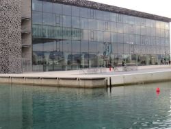 Le MUCEM dans le soleil couchant