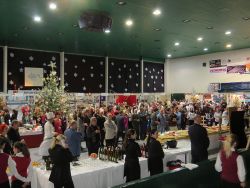 Il y avait foule autour du buffet