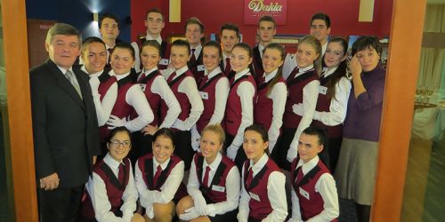 Avant le « coup de feu » !A gauche, leur professeur Juraj Krajnak