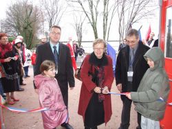 The traditional ribbon-cutting at the entrance to the exhibition with, from left to right, school director Claude Carriot, Christiane Keller and Jean Michel Wautelet 