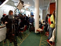 Et la télévision n’est jamais bien loin !