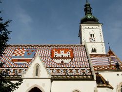 L’église St.Marc et son magnifique toit en tuiles vernissées