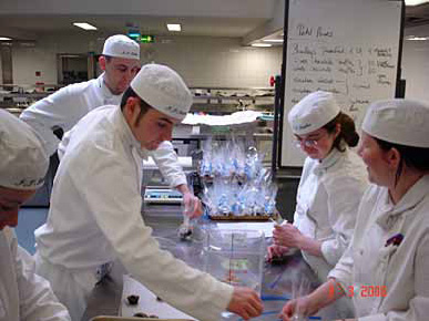 Students preparing delicious chocolates at the Institute of Technology of Trallee