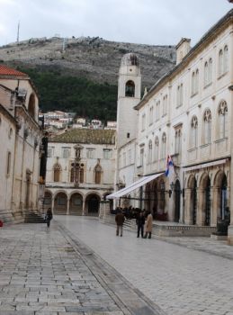 in the background : The Sponza Palace housed once the custom office and its warehouse. Nowadays it is the home of ‘ the Archive’. at the l. : The Town Hall (building bearing flags)